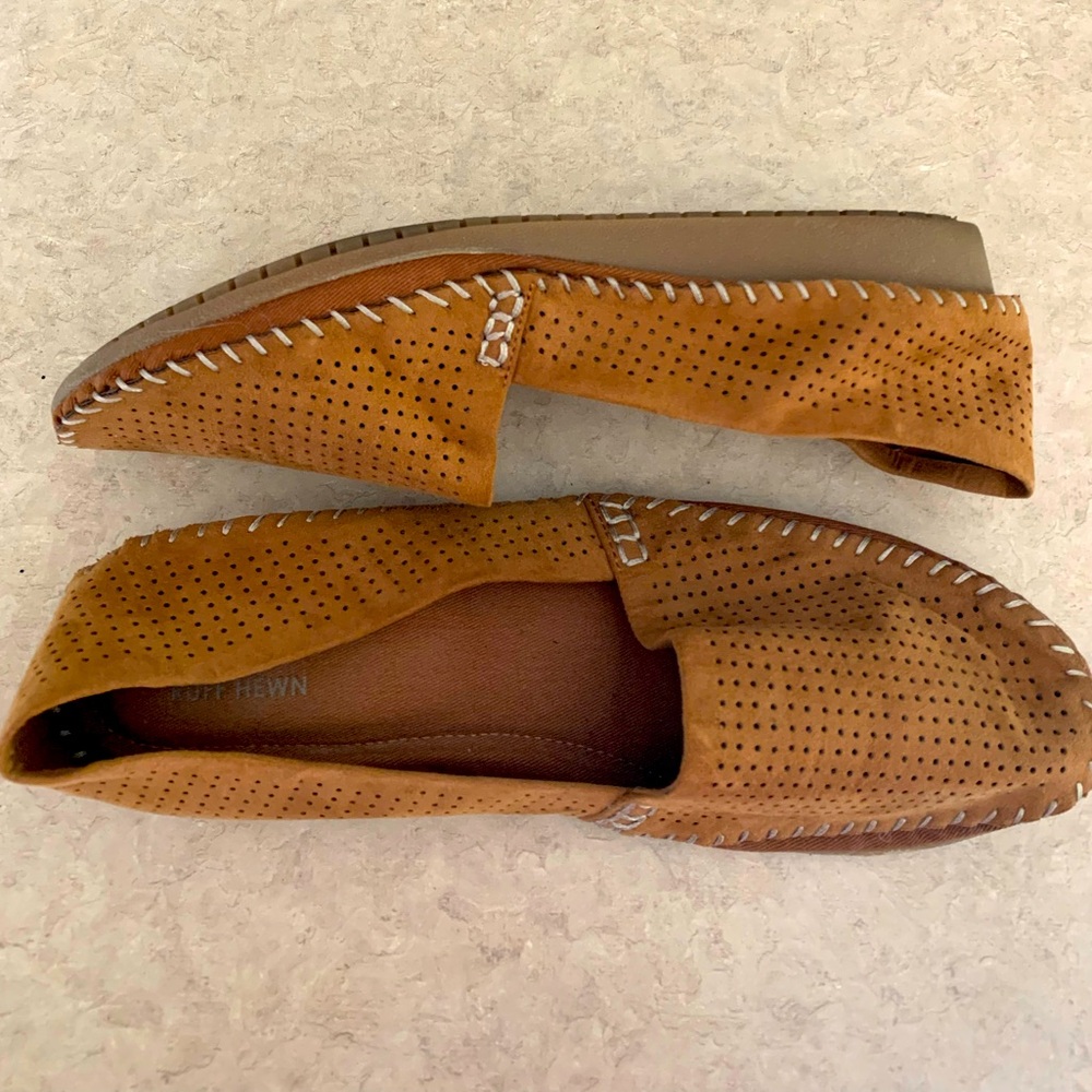 Ruff Hewn perforated moccasin-style flats. Size 10M.